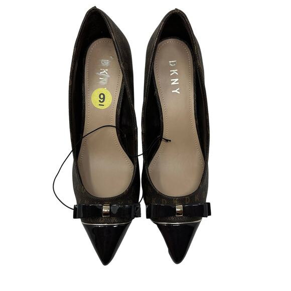 DKNY Pumps Women's Size 9 Pointed Toe Monogram Brown Bow Detail NEW - Picture 3 of 6